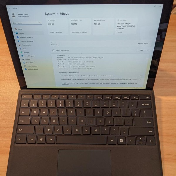 Microsoft Surface Pro 7 Plus - 256 GB, Black, 16 GB, Intel Core i7, Wi-Fi