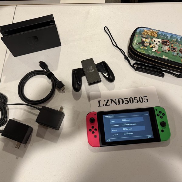 Nintendo Switch - 32 GB, Pink & Green