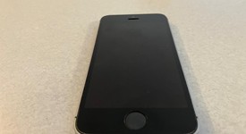 Good
													Apple iPhone SE 1st Gen 2016 - Unlocked, Grey, 32 GB, A1662, photo 3 of 9