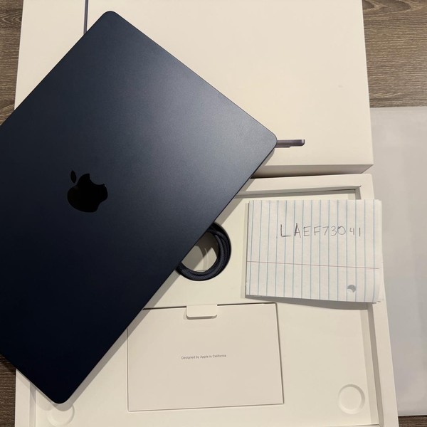 MacBook Air 2023 (M2) - 15 inch - 1 TB, Midnight, 16 GB, Apple M2