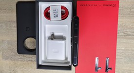 Mint
													OnePlus 11 - Unlocked Non-US, Black, 512 GB, 16 GB, PHB110, photo 3 of 7