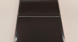 Mint
													Motorola Razr Plus (2025) - Unlocked, Hot Pink, 256 GB, 12 GB, photo 4 of 11