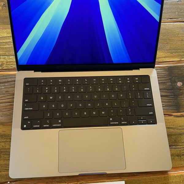 MacBook Pro 2021 - 14 inch - 512 GB, Gray, 32 GB, Apple M1 Pro 10-core
