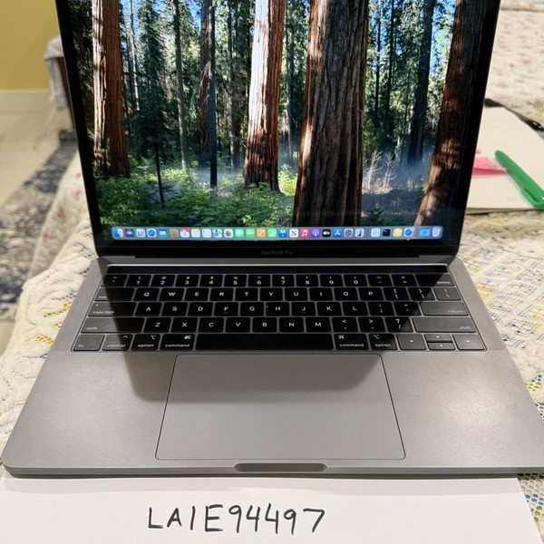 MacBook Pro 2019 - 13 inch - 1 TB, Gray, 16 GB, Intel Core i5