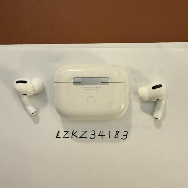 Apple AirPods Pro - Wireless Case
