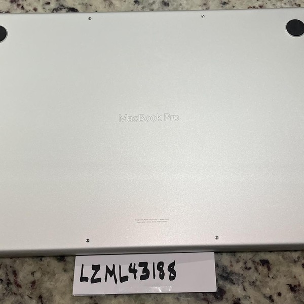 MacBook Pro Late 2023 (M3) - 16 inch - Apple M3 Max 16-core, Silver, 1 TB, 64 GB, 40-core GPU