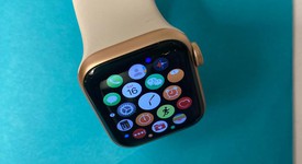 Mint
													Apple Watch SE 1st Gen 40mm - Gold, A2351 - GPS, Aluminum, photo 2 of 4
