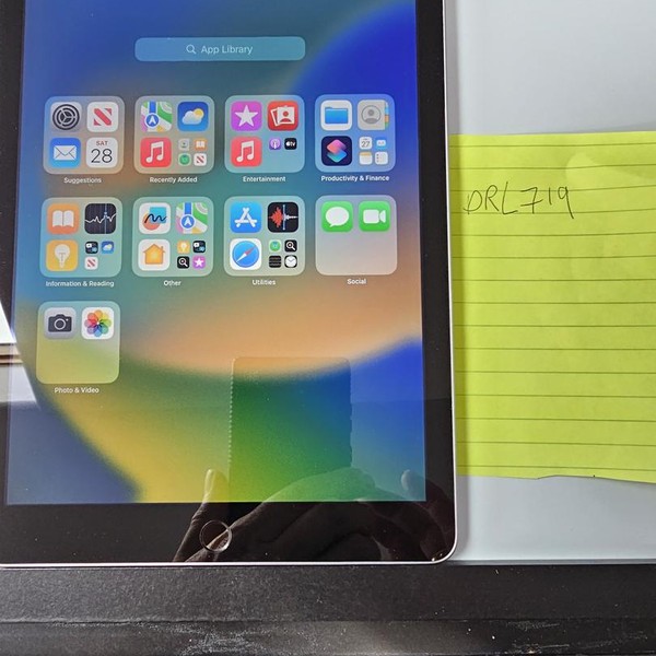 Apple iPad 5th Gen - Wi-Fi, 32 GB, Silver, A1822