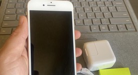 Good
													Apple iPhone 8 - Unlocked, Gold, 64 GB, A1863, photo 2 of 10