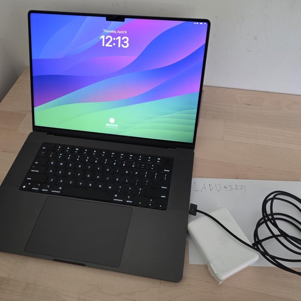 MacBook Pro 2024 - 16 inch - 2 TB, Space Black, 64 GB, Apple M4 Max 16-core