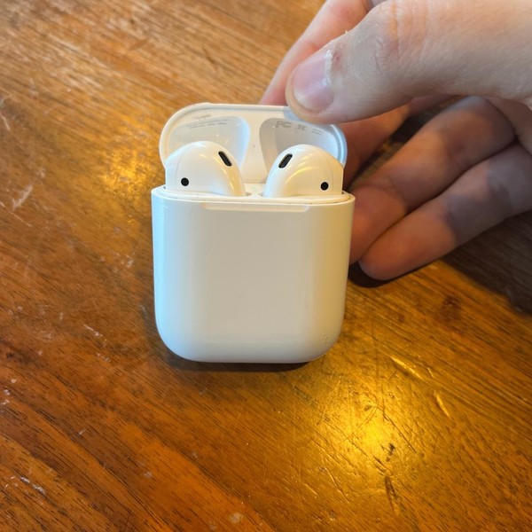 Apple AirPods 2nd Gen - Lightning Case