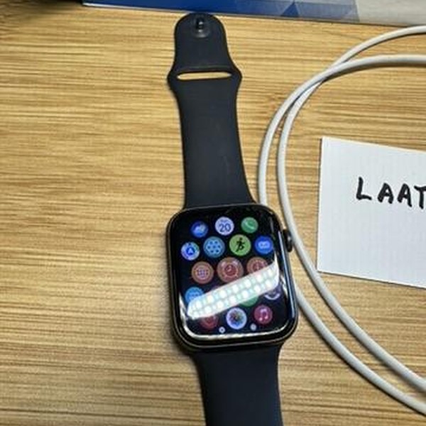 Apple Watch SE 1st Gen 44mm - Gray, A2352 - GPS, Aluminum