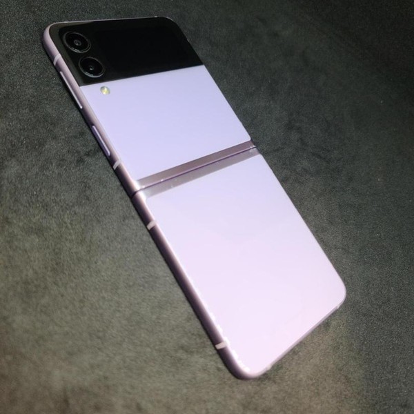 Samsung Galaxy Z Flip3 5G - Unlocked, Cream, 128 GB, 8 GB, SM-F711U1