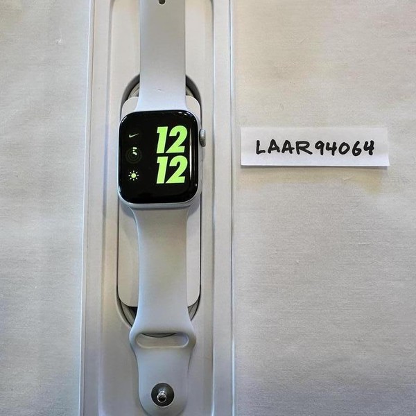 Apple Watch SE 2nd Gen 44mm - Silver, A2723 - GPS, Aluminum