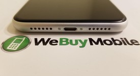 Good
													Apple iPhone Xr - AT&T, White, 64 GB, A1984, photo 4 of 7