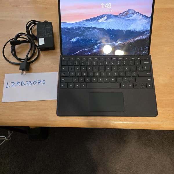 Microsoft Surface Pro 9 - Wi-Fi, 512 GB, Graphite, 16 GB, Intel Core i7, Wi-Fi