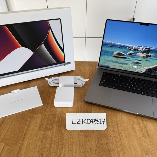 MacBook Pro 2021 - 16 inch - 1 TB, Gray, 32 GB, Apple M1 Max