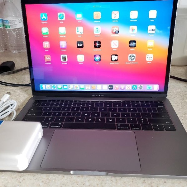 MacBook Pro 2017 (No Touch Bar) - 13 inch - 128 GB, Gray, 8 GB, Intel Core i5