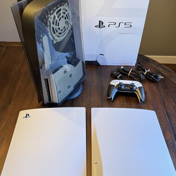 PlayStation 5 Standard Edition (2020) - 825 GB, White, Standard Edition