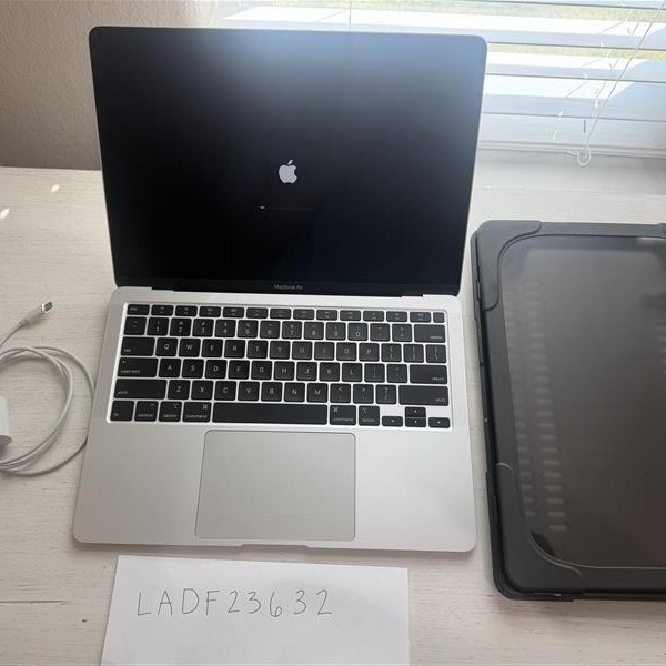 MacBook Air 2020 - 13 inch - 256 GB, Silver, 8 GB, Intel Core i3