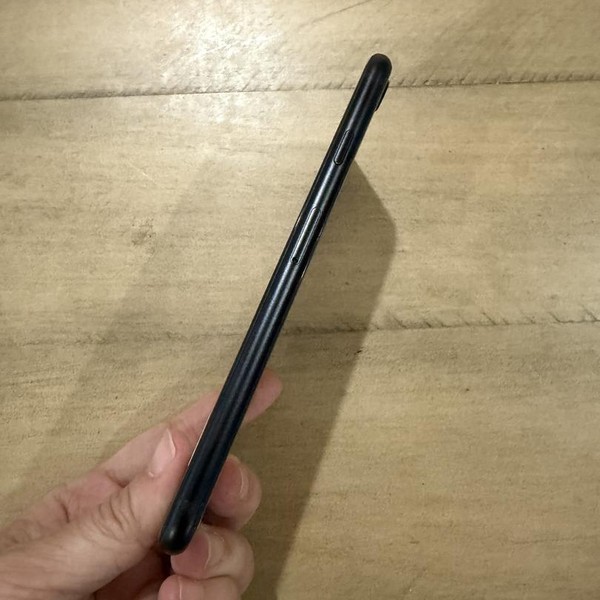 Apple iPhone SE 3rd Gen 2022 - Unlocked, 64 GB, Midnight, A2595