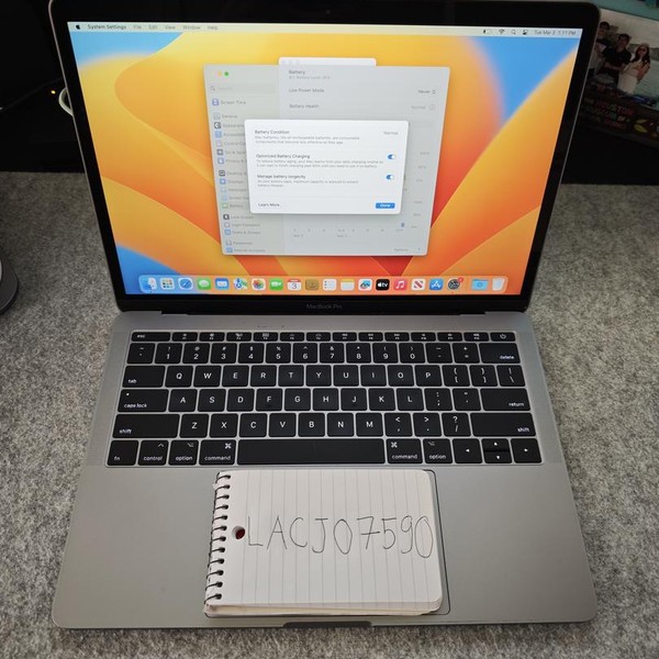 MacBook Pro 2017 (No Touch Bar) - 13 inch - 256 GB, Gray, 8 GB, Intel Core i5