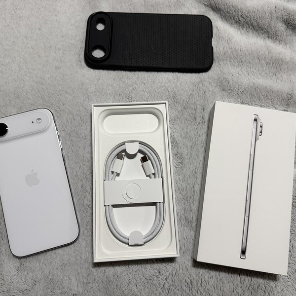 Apple iPhone Air - Unlocked, 256 GB, Cloud White, A3260