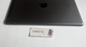 Mint
													Apple iPad 9th Gen - Unlocked, Gray, 64 GB, A2603, photo 5 of 7