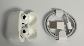 Used
													Apple AirPods 3rd Gen - Lightning Case, photo 2 of 5