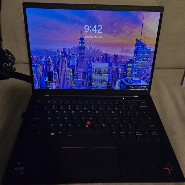 Lenovo ThinkPad X1 Carbon (10th Gen) - 512 GB, 16 GB, Intel Core i7