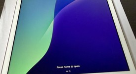 Good
													Apple iPad 7th Gen - Unlocked, Gold, 32 GB, A2200, photo 2 of 3