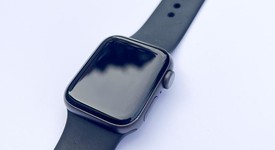 Fair
													Apple Watch Series 5 40mm - Gray, A2092 - GPS, Aluminum, photo 1 of 16