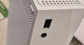 Mint
													Xbox Series S (2020) - White, 512 GB, photo 3 of 14