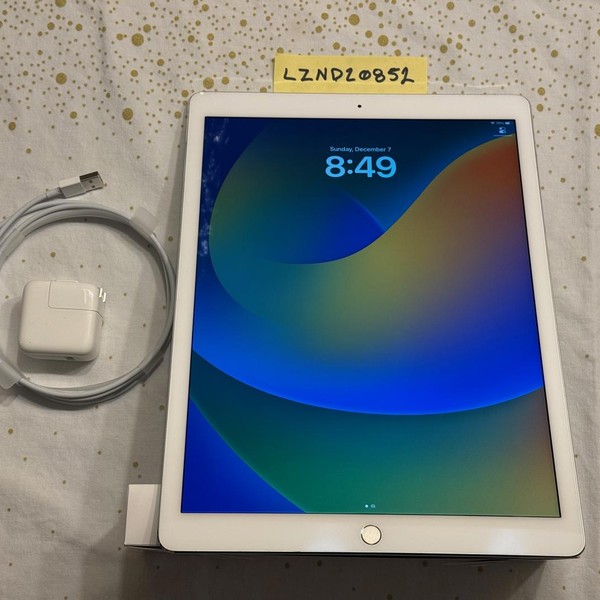 Apple iPad Pro 12.9 inch 1st Gen 2015 - Wi-Fi, 128 GB, Silver, A1584, 1st Gen 2015