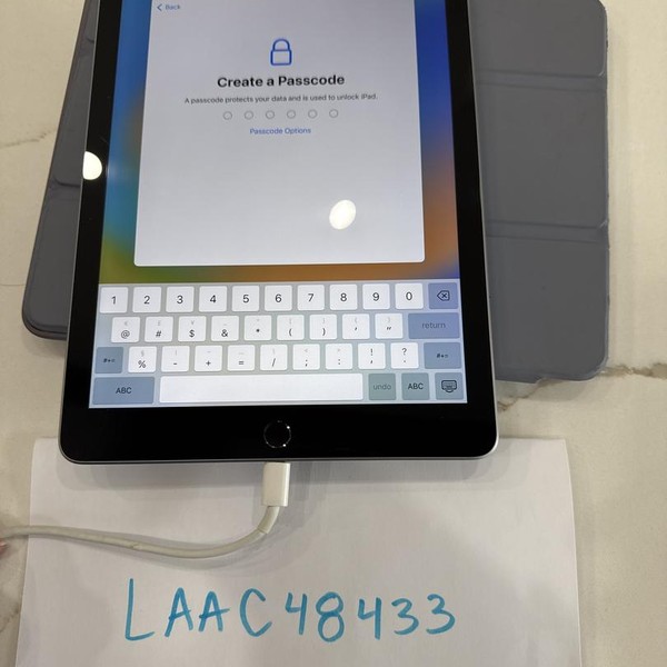 Apple iPad 6th Gen - Wi-Fi, 32 GB, Silver, A1893