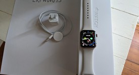 Good
													Apple Watch Series 4 44mm - Unlocked, Gold, A1976 - Cellular, Stainless, photo 1 of 6