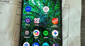 Good
													Motorola Razr Ultra (2025) - Unlocked, PANTONE Scarab, 1 TB, 16 GB, photo 4 of 15