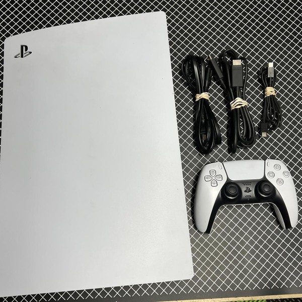 PlayStation 5 Standard Edition (2020) - 825 GB, White, Standard Edition