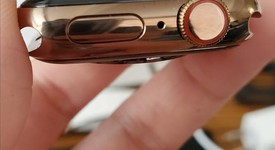Good
													Apple Watch Series 4 40mm - Unlocked, Gold, A1975 - Cellular, Stainless, photo 5 of 8