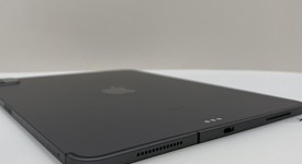 Good
													Apple iPad Pro 11" 2nd Gen 2020 - Unlocked, Gray, 512 GB, A2068, photo 4 of 6