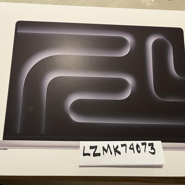 MacBook Pro 2024 - 16 inch - 1 TB, Silver, 64 GB, Apple M4 Max 16-core