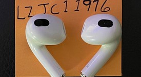 Used
													Apple AirPods 3rd Gen - Lightning Case, photo 4 of 5