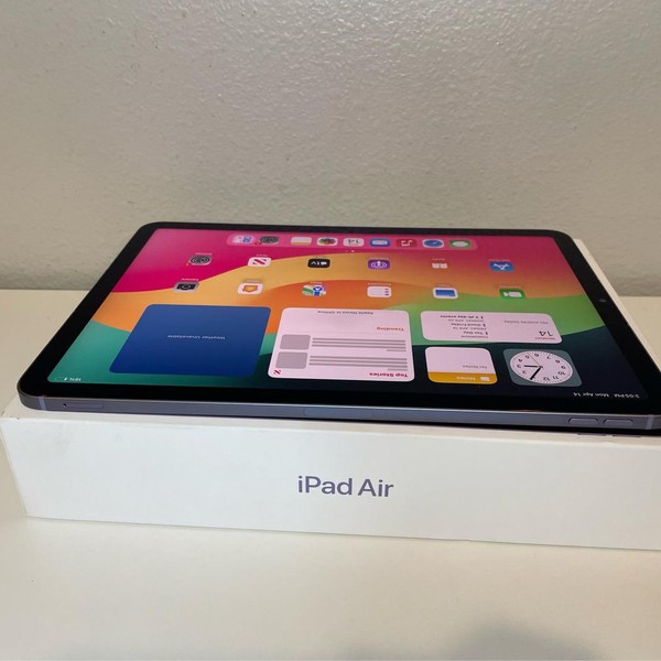 Apple iPad Air 5th Gen - Unlocked, 64 GB, Purple, A2589