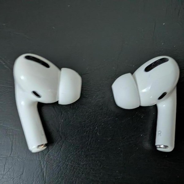 Apple AirPods Pro - Wireless Case