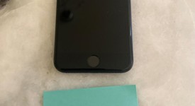 Good
													Apple iPhone SE 3rd Gen 2022 - Unlocked, Midnight, 64 GB, A2595, photo 3 of 4