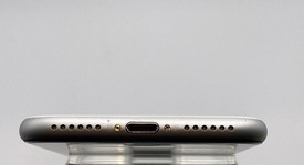 Good
													Apple iPhone SE 2nd Gen 2020 - Unlocked, White, 128 GB, A2275, photo 5 of 8