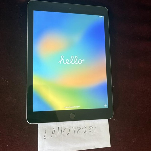 Apple iPad (5th Gen) - Wi-Fi, 32 GB, Silver, A1822