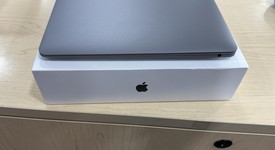 Good
													MacBook Air 2020 - 13" - I5, Gray, 256 GB, 8 GB, photo 4 of 11