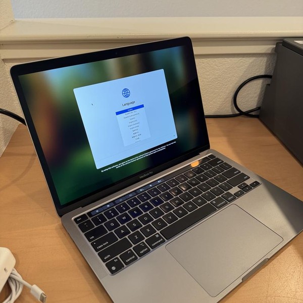 MacBook Pro 2020 - 13 inch - 1 TB, Gray, 16 GB, Apple M1