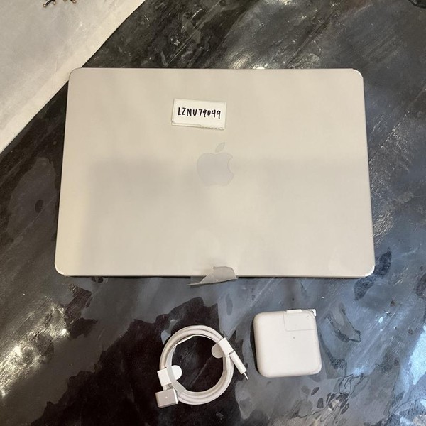 MacBook Air 2025 (M4) - 13 inch - 256 GB, Starlight, 16 GB, Apple M4